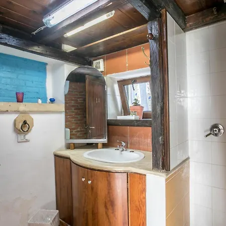 4 Bedroom Stunning In アレネッラ